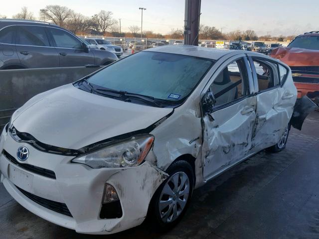 JTDKDTB33E1074102 - 2014 TOYOTA PRIUS C WHITE photo 9