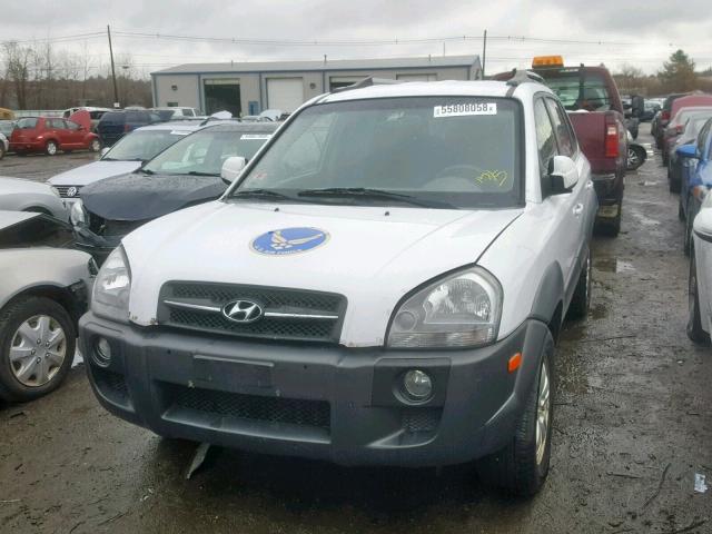 KM8JN72D28U877538 - 2008 HYUNDAI TUCSON SE WHITE photo 2