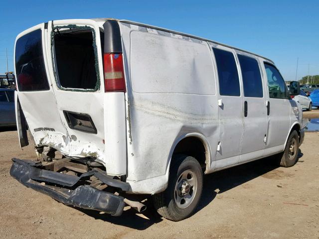 1GTFG15X451159056 - 2005 GMC SAVANA G15 WHITE photo 4