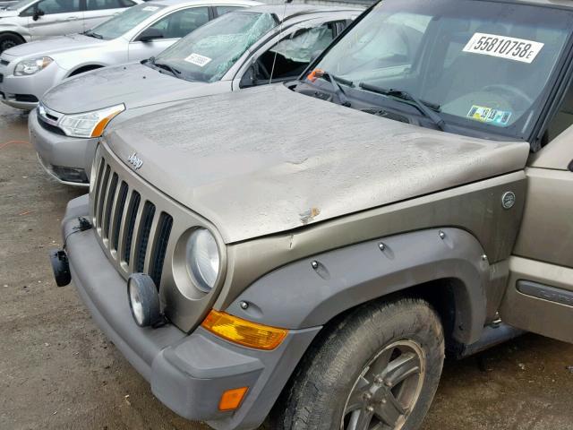 1J4GL38K85W722523 - 2005 JEEP LIBERTY RE BROWN photo 9