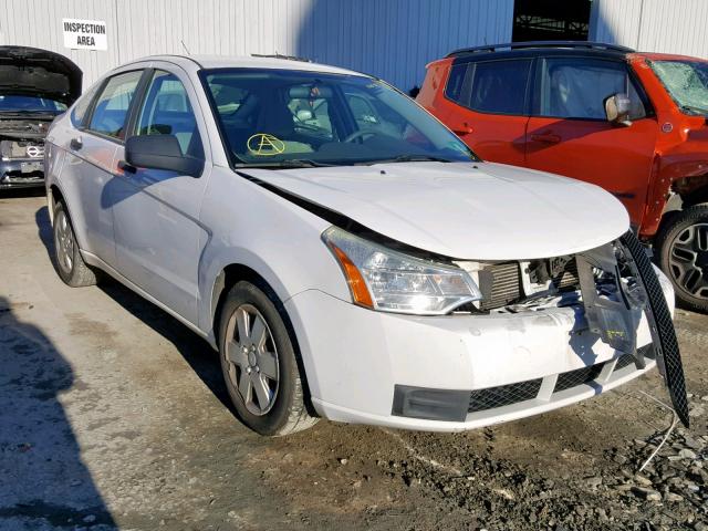 1FAHP34N88W296017 - 2008 FORD FOCUS S/SE WHITE photo 1