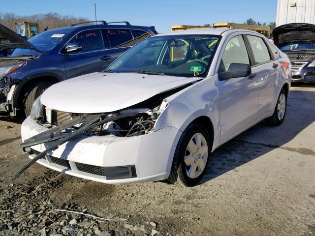 1FAHP34N88W296017 - 2008 FORD FOCUS S/SE WHITE photo 2