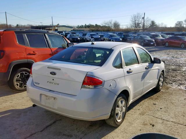 1FAHP34N88W296017 - 2008 FORD FOCUS S/SE WHITE photo 4