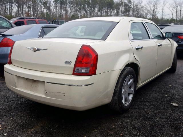 2C3JA53G95H600725 - 2005 CHRYSLER 300 TOURIN WHITE photo 4