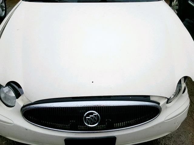 2G4WC582371194165 - 2007 BUICK LACROSSE C WHITE photo 7