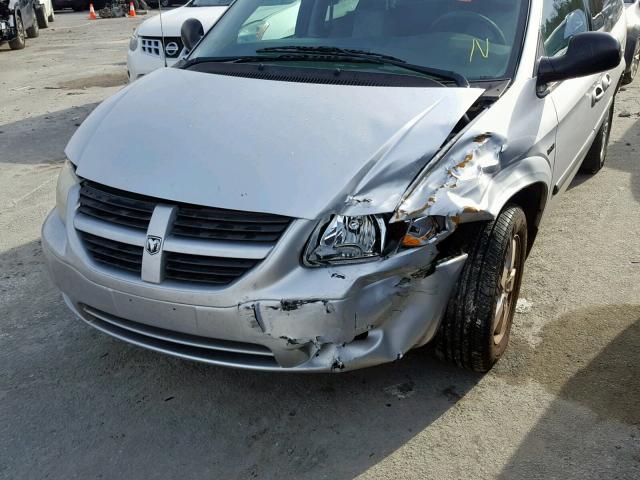 1D4GP45R45B276639 - 2005 DODGE CARAVAN SX SILVER photo 9