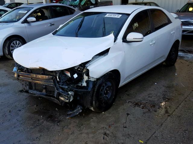 KNAFU4A23B5443090 - 2011 KIA FORTE EX WHITE photo 2