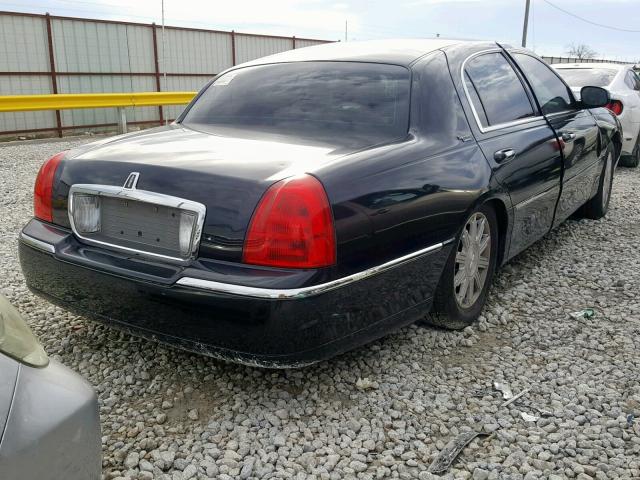 2LNHM82V89X609846 - 2009 LINCOLN TOWN CAR S BLACK photo 4