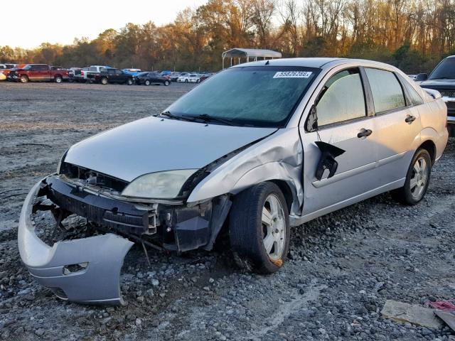 1FAFP34N05W155249 - 2005 FORD FOCUS ZX4 SILVER photo 2