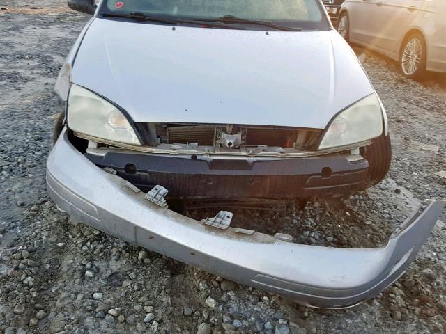 1FAFP34N05W155249 - 2005 FORD FOCUS ZX4 SILVER photo 9