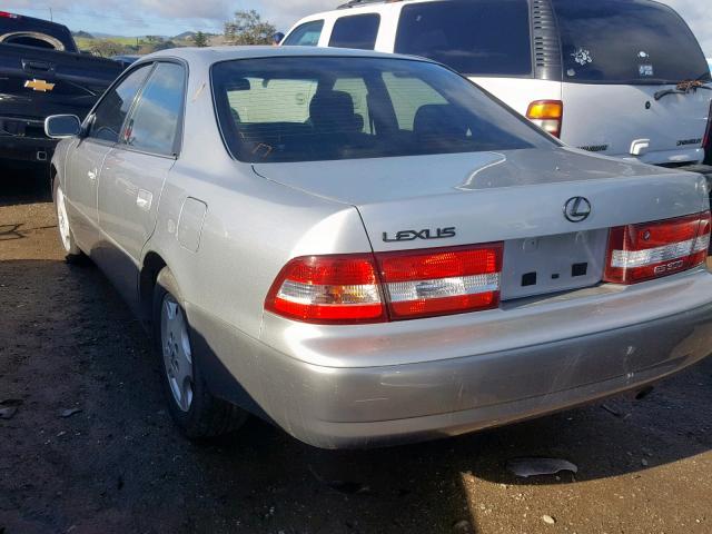 JT8BF28G0Y5103016 - 2000 LEXUS ES 300 SILVER photo 3