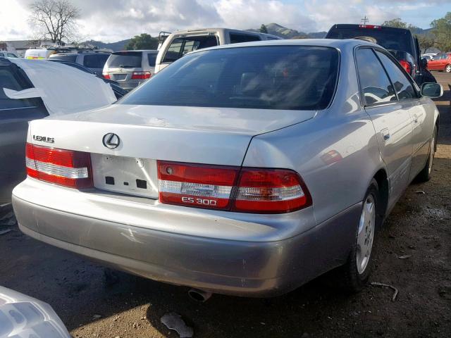 JT8BF28G0Y5103016 - 2000 LEXUS ES 300 SILVER photo 4