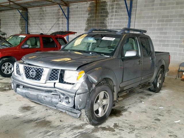 1N6AD07U66C415068 - 2006 NISSAN FRONTIER C GRAY photo 2