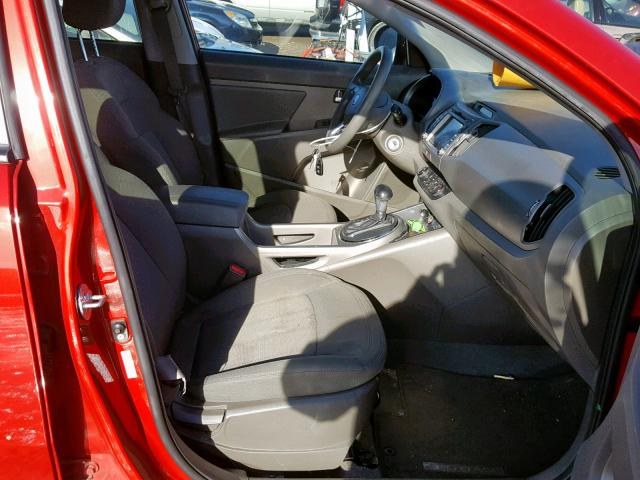 KNDPB3A29B7050058 - 2011 KIA SPORTAGE L RED photo 5