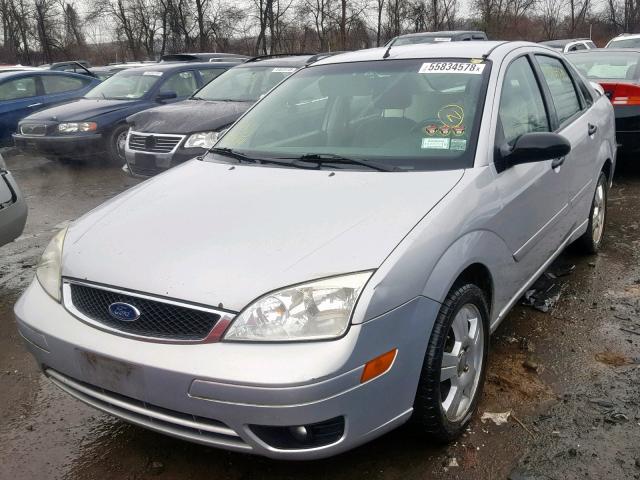 1FAFP34N47W357563 - 2007 FORD FOCUS ZX4 SILVER photo 2