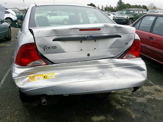 1FAHP34373W180976 - 2003 FORD FOCUS SE C SILVER photo 9