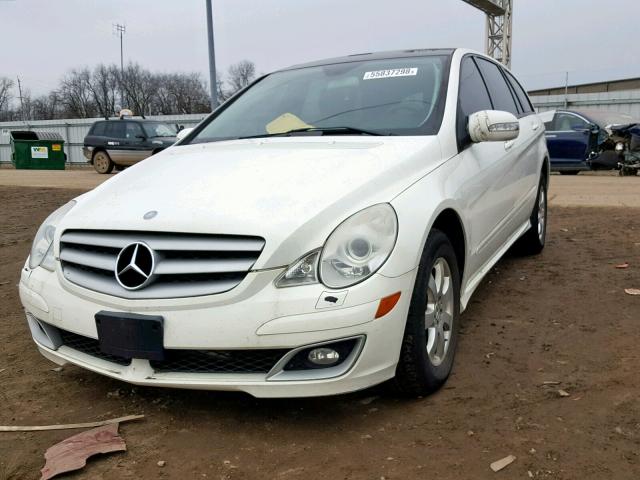 4JGCB65E76A004074 - 2006 MERCEDES-BENZ R 350 WHITE photo 2