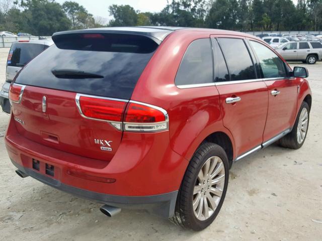 2LMDJ6JK2CBL15385 - 2012 LINCOLN MKX RED photo 4