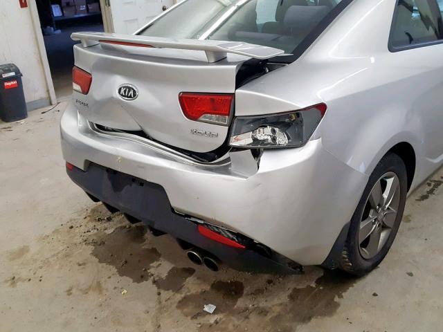 KNAFU6A22C5481696 - 2012 KIA FORTE EX SILVER photo 9