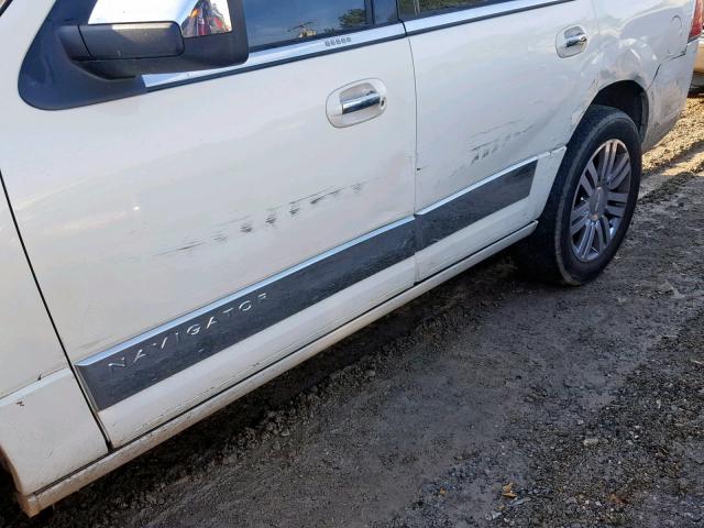 5LMFU27557LJ09504 - 2007 LINCOLN NAVIGATOR 白色 照片 9