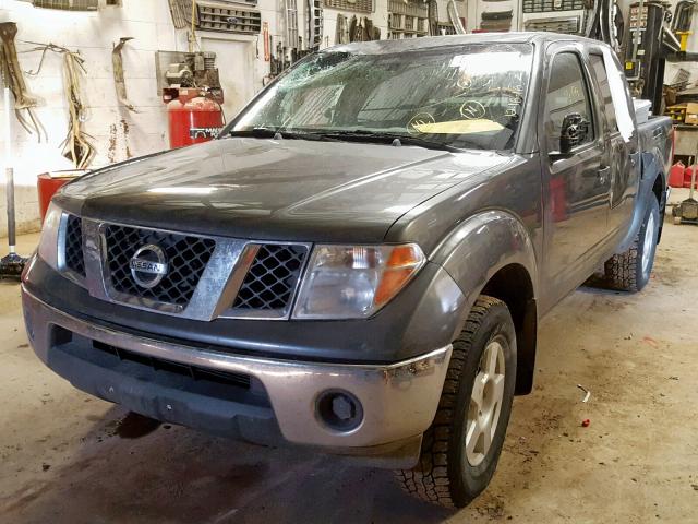 1N6AD07W55C414963 - 2005 NISSAN FRONTIER C GRAY photo 2