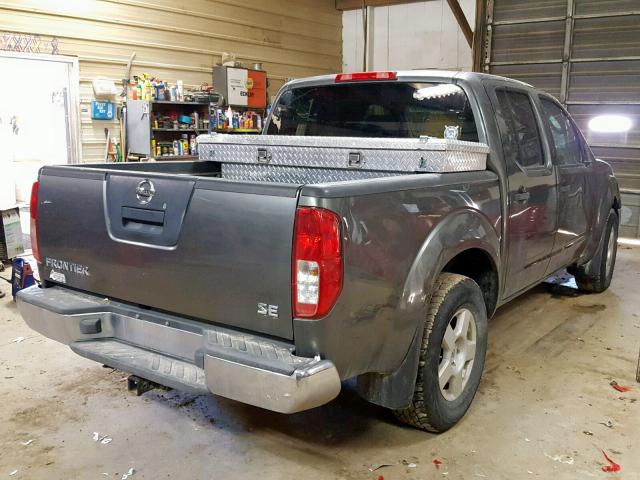 1N6AD07W55C414963 - 2005 NISSAN FRONTIER C GRAY photo 4