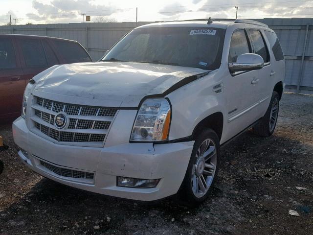 1GYS3CEF1CR307038 - 2012 CADILLAC ESCALADE P WHITE photo 2