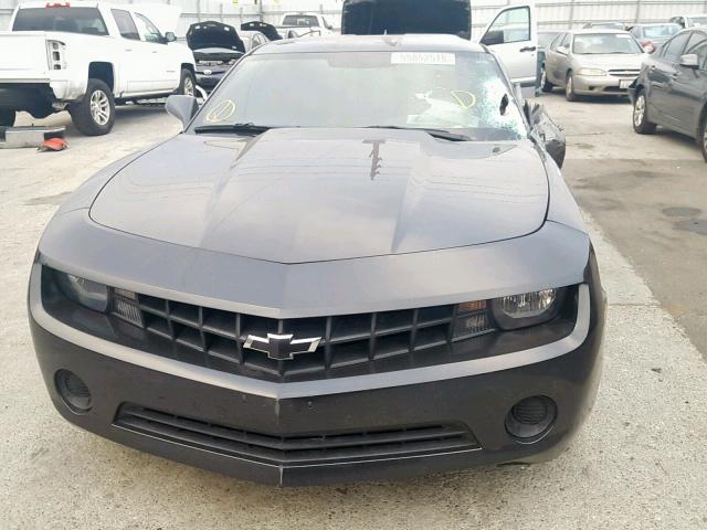 2G1FA1E38C9162574 - 2012 CHEVROLET CAMARO LS GRAY photo 10