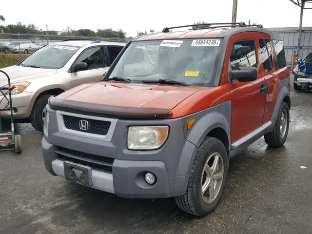 5J6YH27513L042652 - 2003 HONDA ELEMENT EX ORANGE photo 2