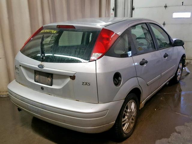 3FAFP37313R111870 - 2003 FORD FOCUS ZX5 SILVER photo 4