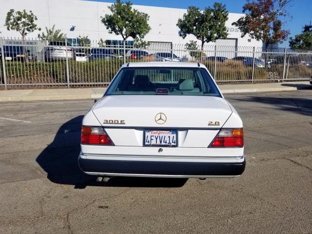 WDBEA28E1PB999272 - 1993 MERCEDES-BENZ 300 E 2.8 WHITE photo 4