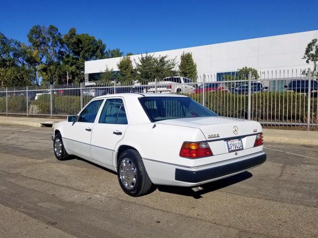 WDBEA28E1PB999272 - 1993 MERCEDES-BENZ 300 E 2.8 WHITE photo 5