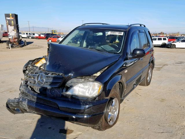 4JGAB54E21A272445 - 2001 MERCEDES-BENZ ML 320 BLACK photo 2