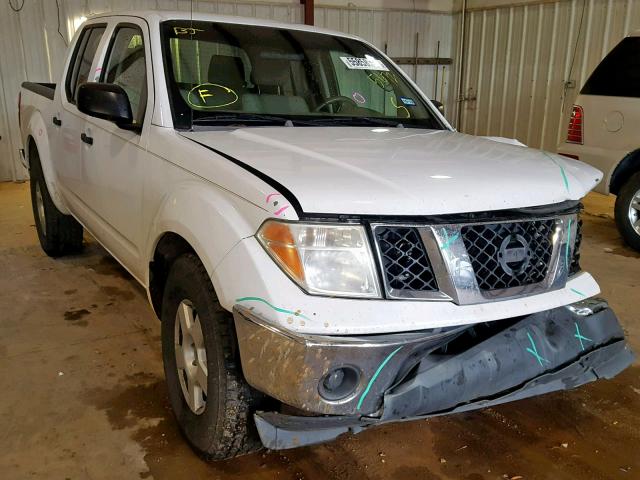 1N6AD07U06C435672 - 2006 NISSAN FRONTIER C WHITE photo 1