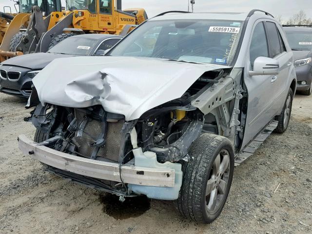 4JGBB8GB7BA729002 - 2011 MERCEDES-BENZ ML 350 4MA SILVER photo 2