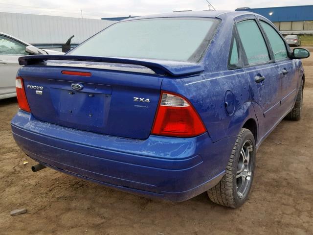 1FAHP34N26W133621 - 2006 FORD FOCUS ZX4 BLUE photo 4