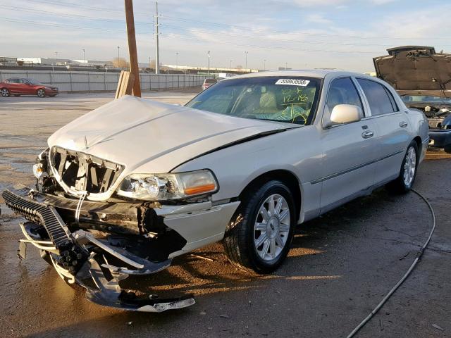 1LNHM82WX6Y646725 - 2006 LINCOLN TOWN CAR S WHITE photo 2