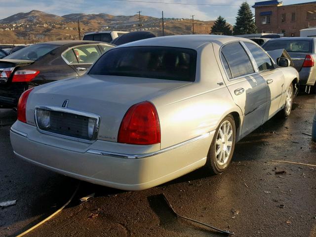 1LNHM82WX6Y646725 - 2006 LINCOLN TOWN CAR S WHITE photo 4