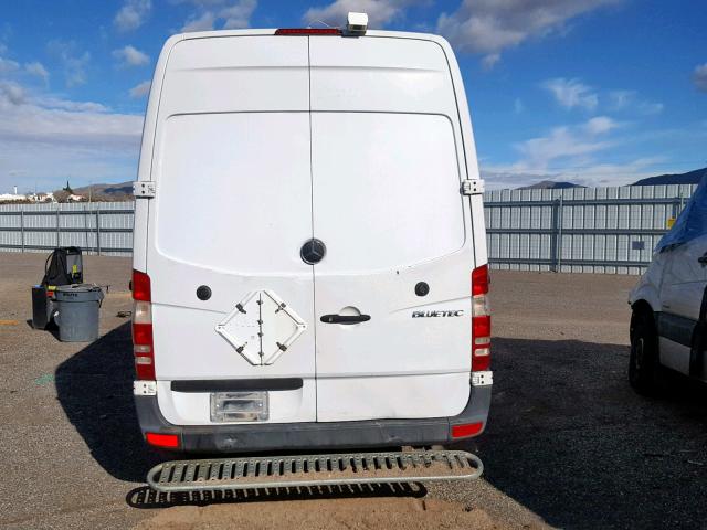 WD3PE8CB0B5580992 - 2011 MERCEDES-BENZ SPRINTER 2 WHITE photo 6