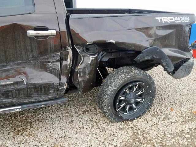 5TFAY5F19JX715331 - 2018 TOYOTA TUNDRA CRE BROWN photo 9