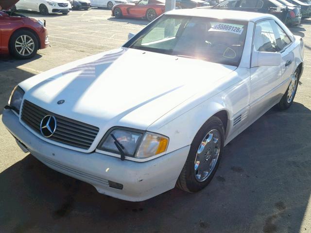 WDBFA63E2SF113352 - 1995 MERCEDES-BENZ SL 320 WHITE photo 2