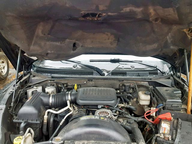 1D7HE48K25S329883 - 2005 DODGE DAKOTA QUA BLACK photo 7