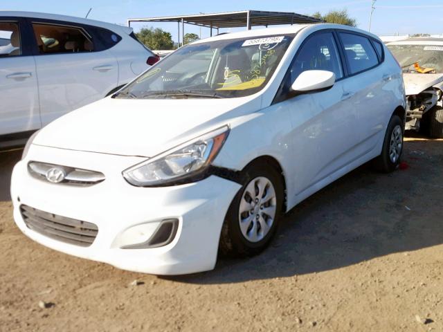 KMHCT5AE0GU242460 - 2016 HYUNDAI ACCENT SE WHITE photo 2