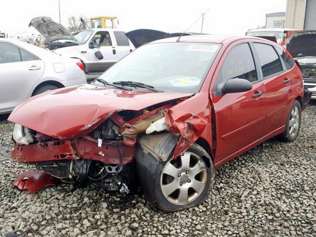 3FAFP37342R153822 - 2002 FORD FOCUS ZX5 RED photo 2