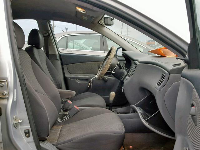 KNADE223596552915 - 2009 KIA RIO BASE SILVER photo 5