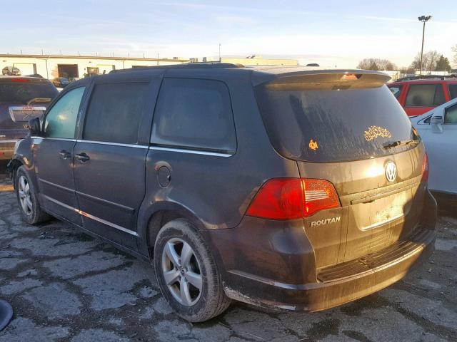 2V4RW3DGXBR642612 - 2011 VOLKSWAGEN ROUTAN SE BLACK photo 3