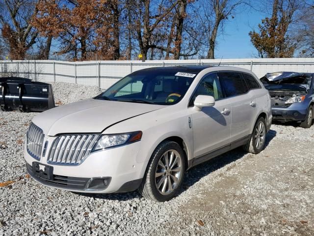 2LMHJ5AT9BBJ50289 - 2011 LINCOLN MKT WHITE photo 2