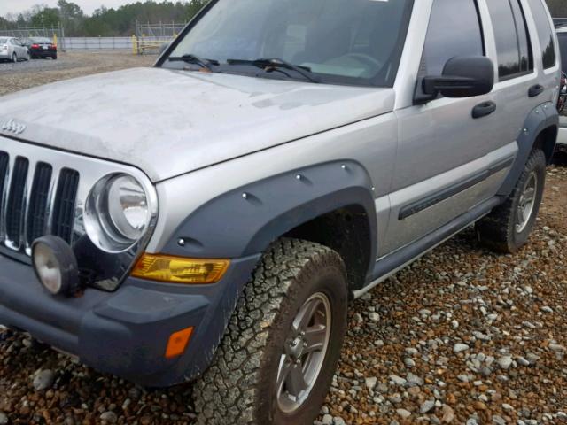 1J4GK38K55W576729 - 2005 JEEP LIBERTY RE SILVER photo 9