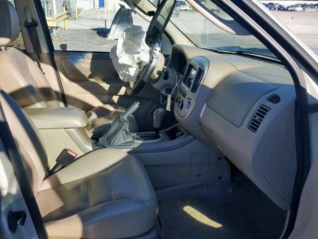 1FMCU04125KE32861 - 2005 FORD ESCAPE LIM TAN photo 5