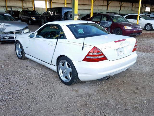 WDBKK65F41F174542 - 2001 MERCEDES-BENZ SLK 320 WHITE photo 3